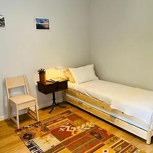 Lovely 2-bedroom Unit In Historic Apartment